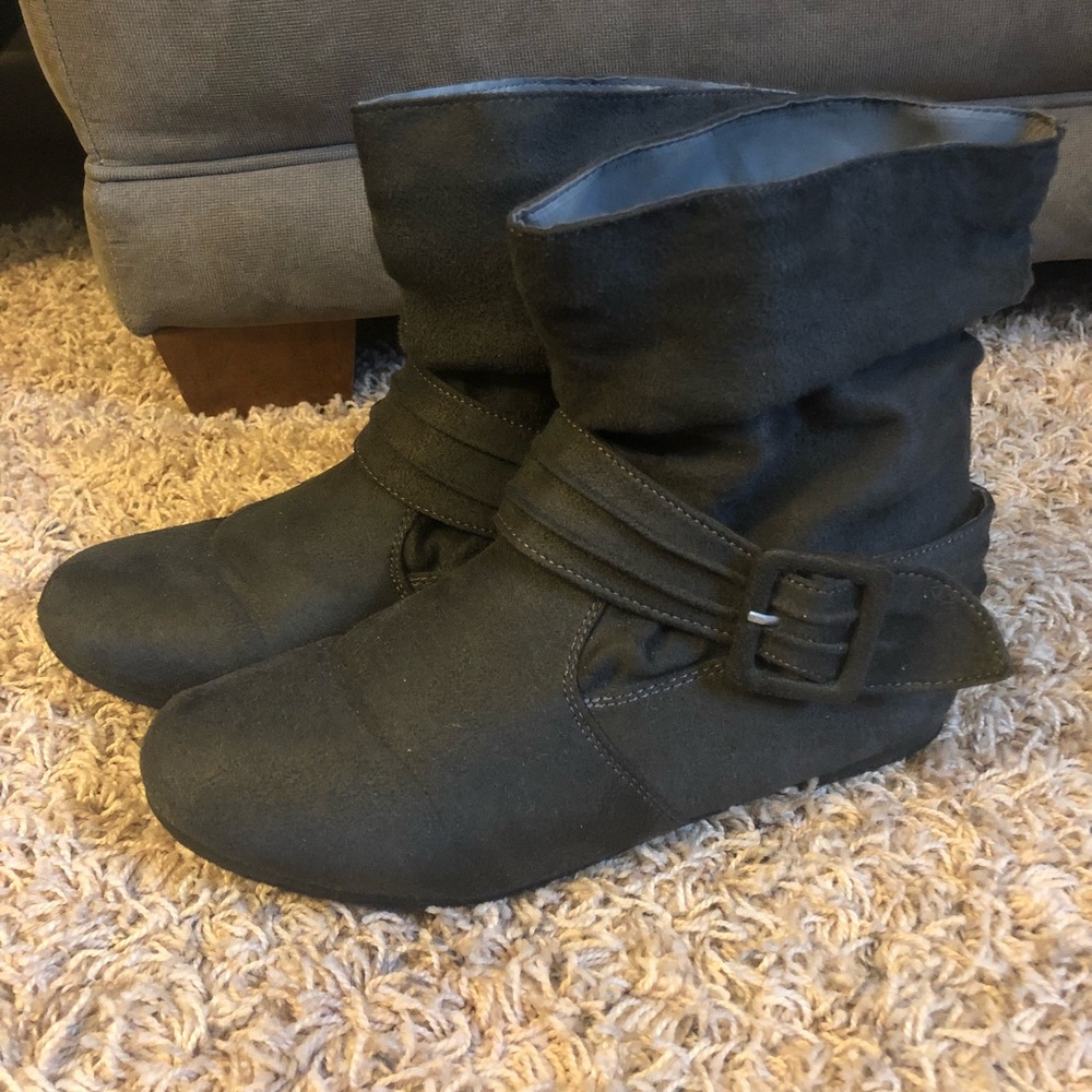 Women gray boot/booties - Picture 2 of 8